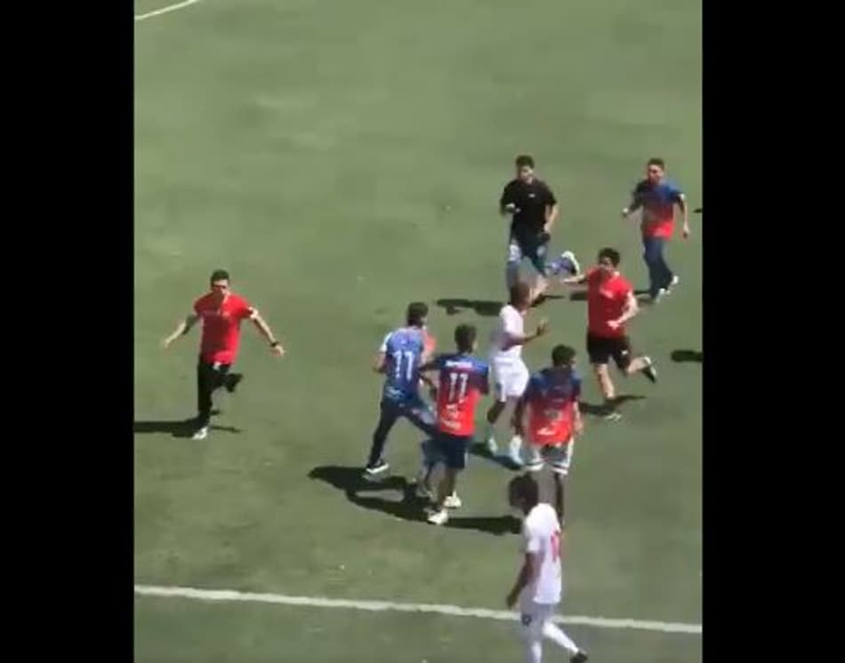 Batalha campal marca jogo do futebol sul-americano