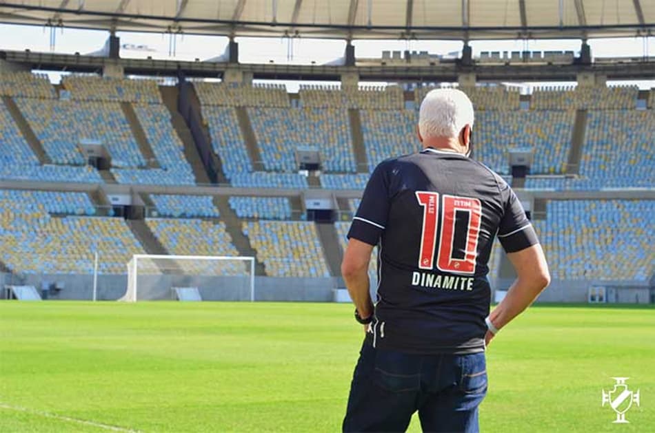 Roberto Dinamite vai ganhar homenagem: saiba jogadores brasileiros que já viraram estátua