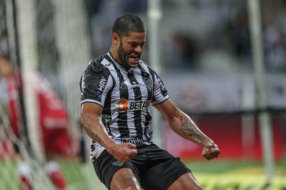 ‘Hulk das arquibancadas’: Torcedor presenteado por atacante do Atlético-MG grava vídeo para agradecer