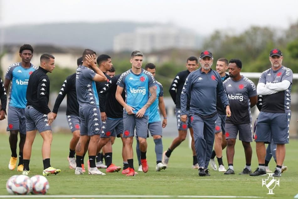 Sintonia entre Nene e Cano e novidade na defesa: o que observar no Vasco contra o Náutico