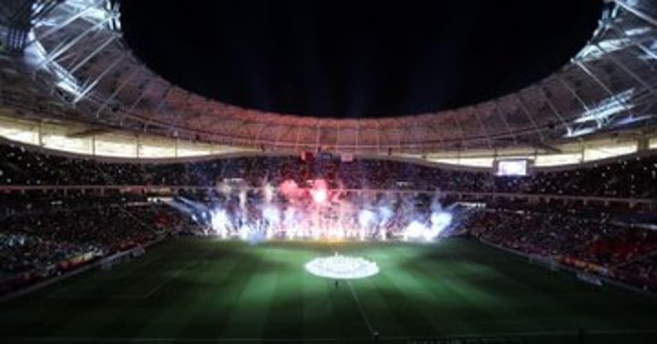 LANCE! Rápido: Qatar inaugura estádio para a Copa, primeiros jogos do fim de semana e mais!