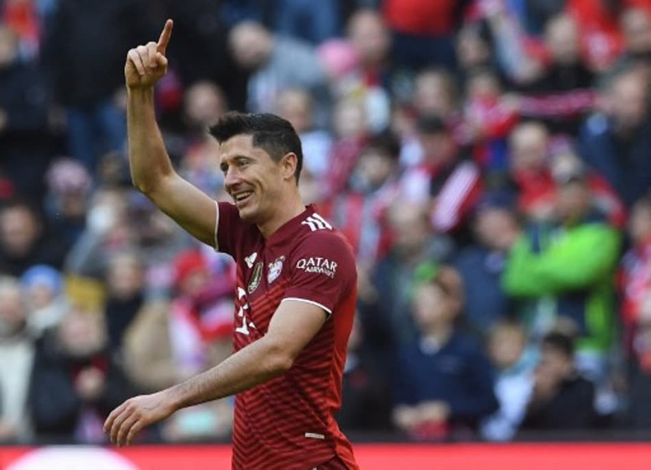 Bayern derrota Hoffenheim e segue na ponta da Bundesliga
