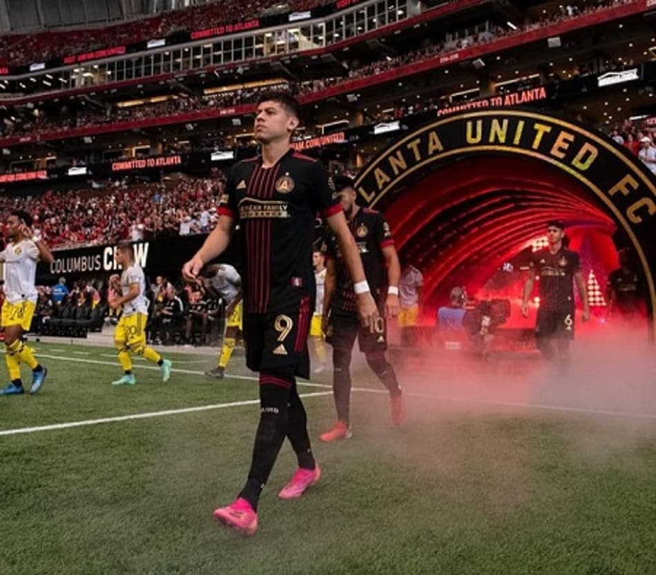 Ex-Athletico recebe prêmio na MLS e comemora boa fase