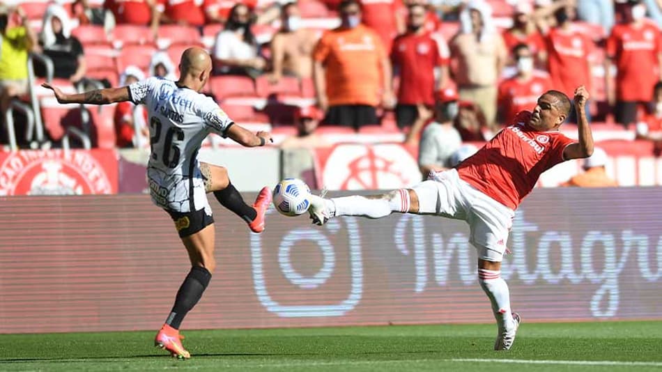 Com golaço no fim, Internacional empata com o Corinthians em confronto direto pelo Brasileirão