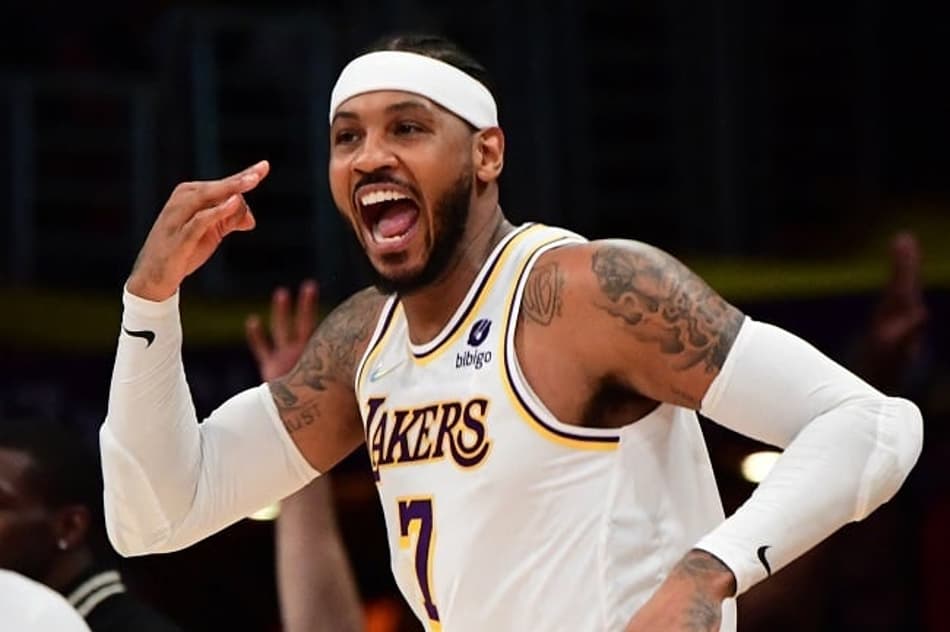 Lakers vence a primeira em noite histórica para Carmelo