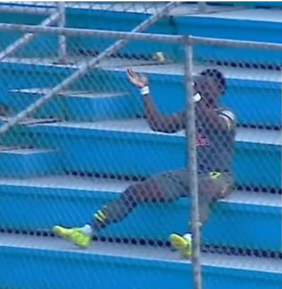 Atacante faz comemoração que entra para a história do futebol; confira