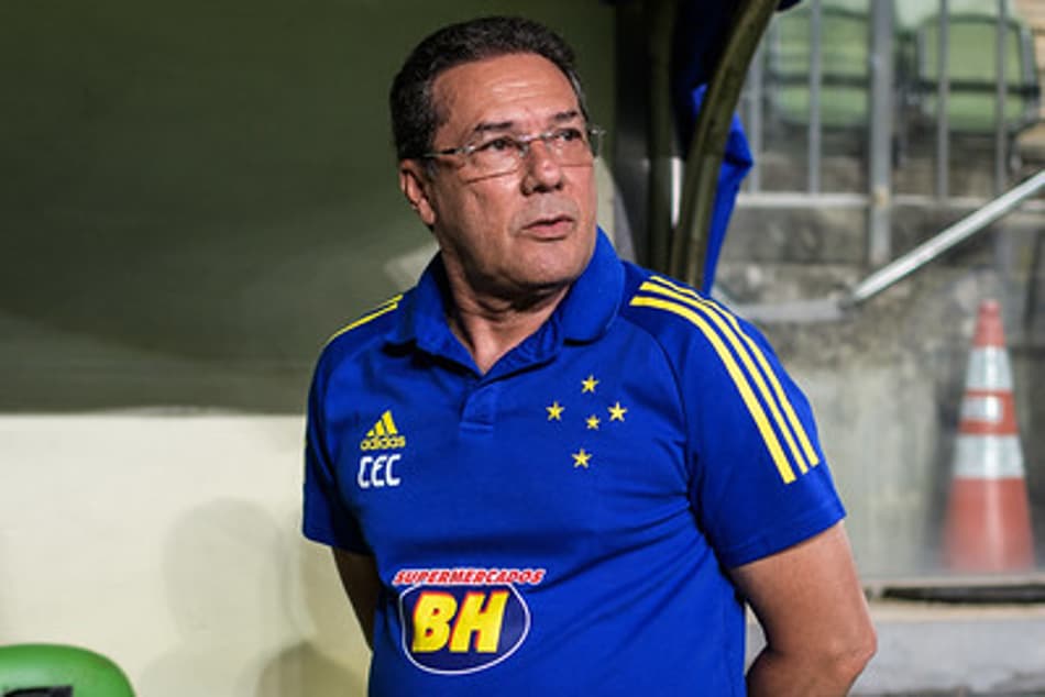 Luxemburgo reclama de arbitragem após derrota do Cruzeiro para o Remo: 'Deixou o jogo moroso'