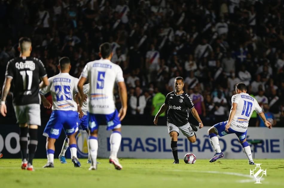 De virada, Vasco perde para o CSA e se complica na Série B do Brasileirão
