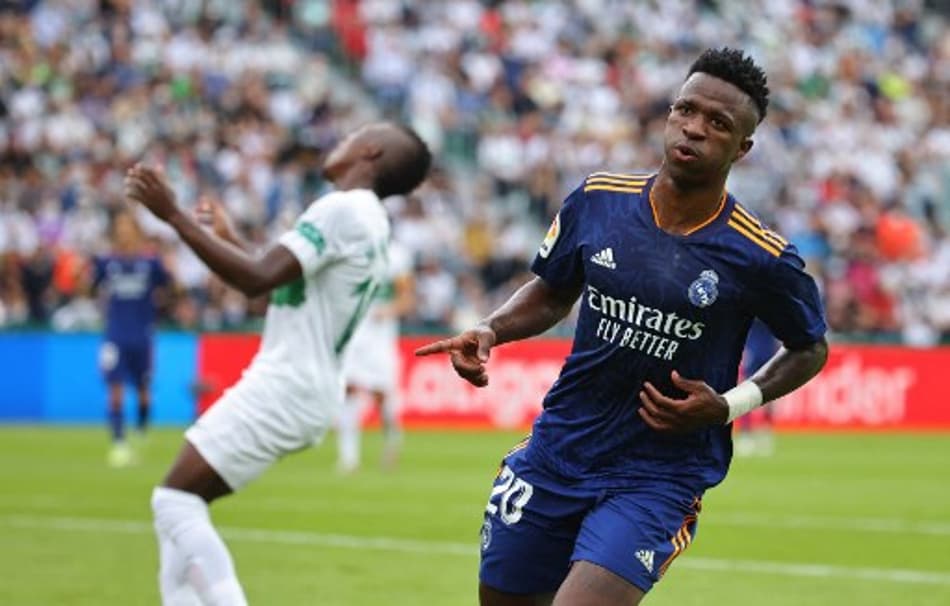 LANCE! Rápido: Real Madrid quer renovar com Vini Jr, Agüero segue internado, desfalques no Fla e mais!