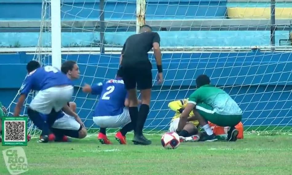 VÍDEO: Tiroteio interrompe partida do Carioca sub-20 e causa correria entre jogadores