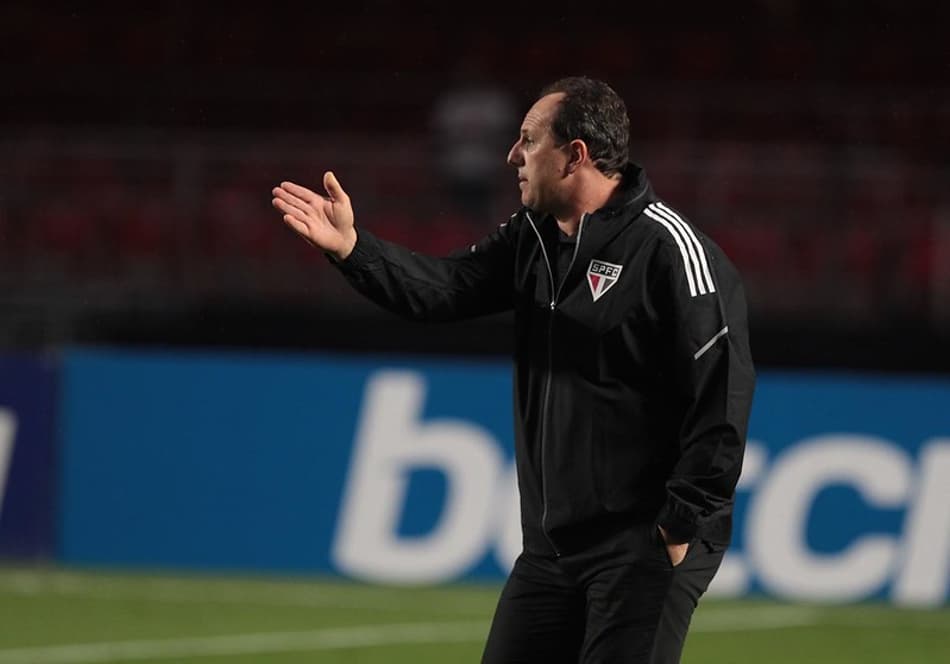 Rogério Ceni exalta entrega do São Paulo em vitória: 'Todos deixaram tudo que tinham em campo'