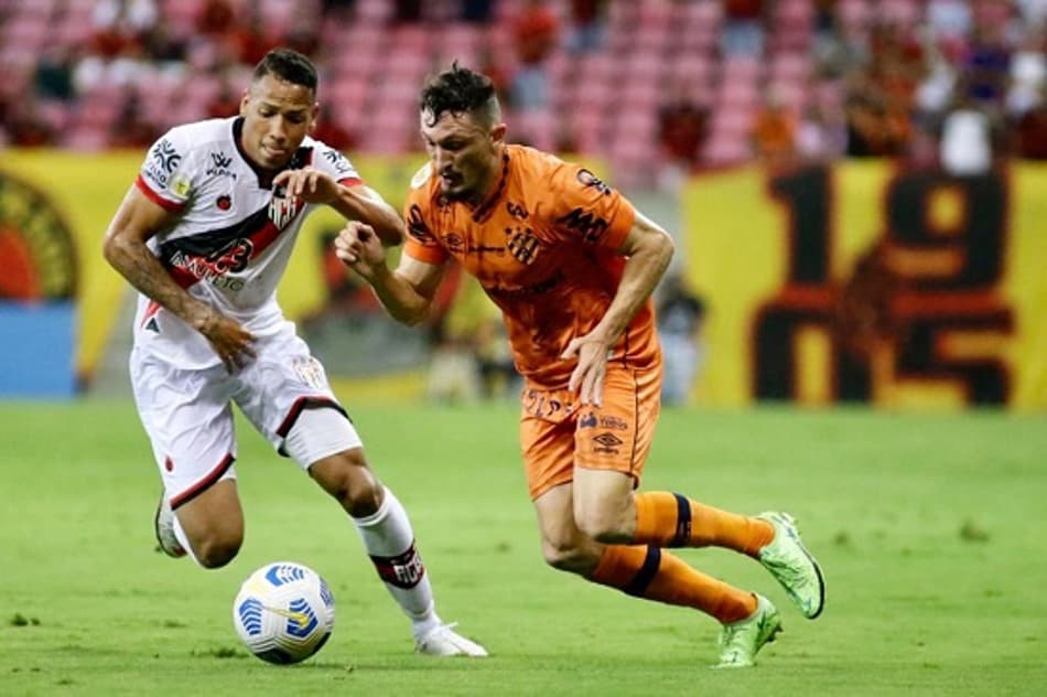 Dobradinha do Mikael! Mesmo com gol anulado, Sport vence Atlético-GO pelo Brasileirão