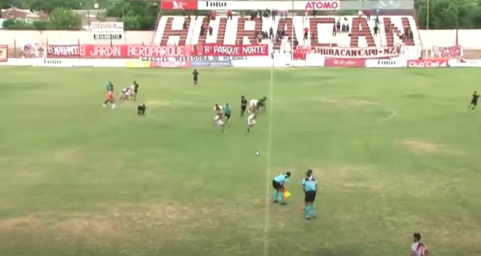 No futebol argentino, treinador é baleado após confusão nas arquibancadas