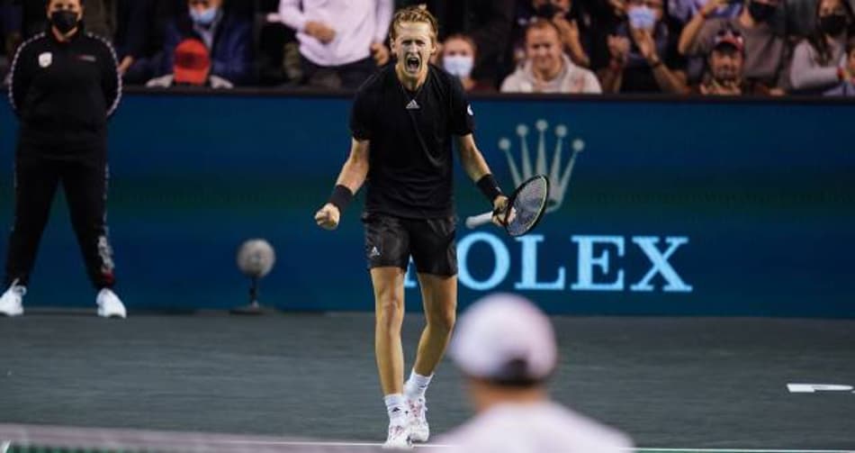 Sebastian Korda vibra demais em vitória no Masters de Paris