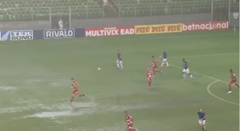Dilúvio! Chuva torrencial interrompe Cruzeiro x Vila Nova no Independência por 38 minutos