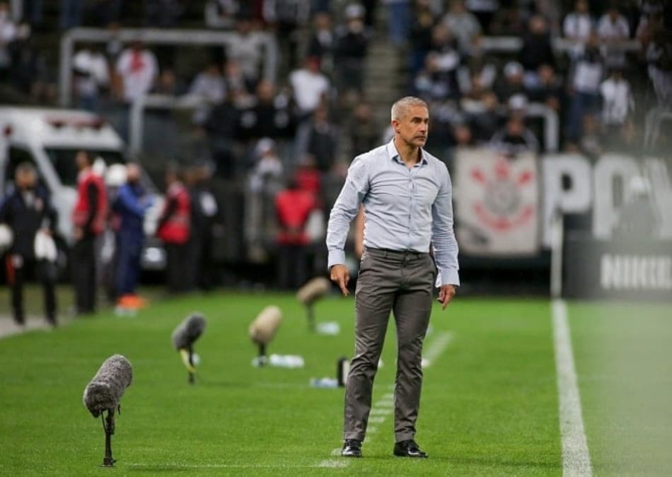 Sylvinho comenta importância do resultado do Corinthians com casa cheia: ‘Vitória da alma’