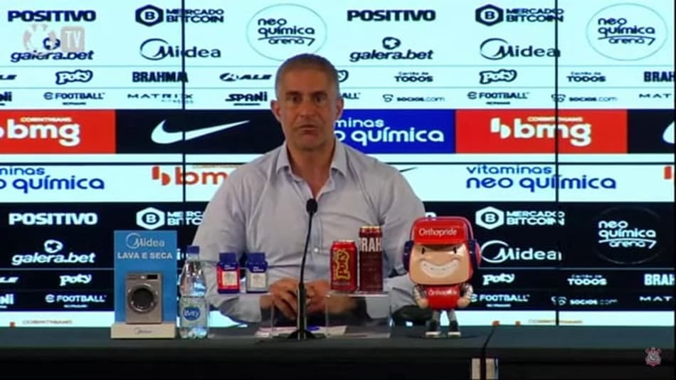 Ao ser questionado sobre vaias, Sylvinho elogia ambiente do Corinthians: ‘Reciprocidade de olhar’