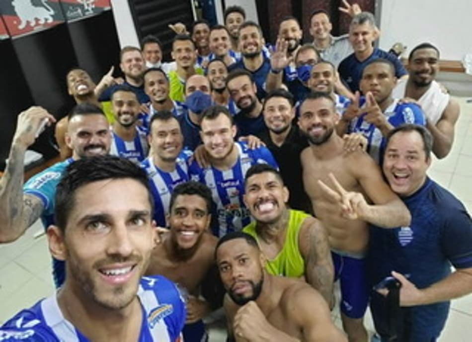Com um a menos, CSA vence o Vitória pela Série B do Brasileirão