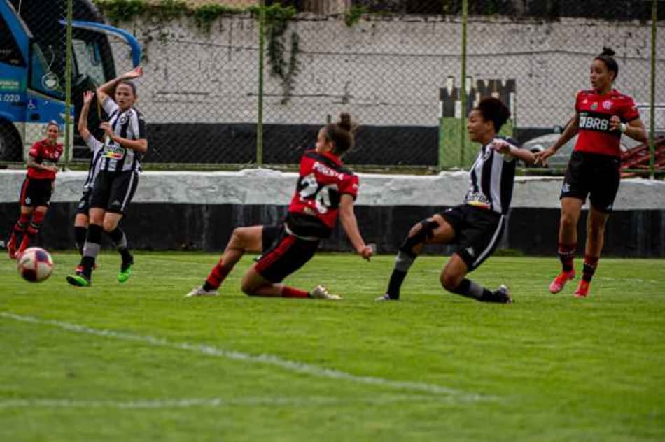 Em clássico disputado até o fim, Flamengo vence o Botafogo pelo Carioca Feminino