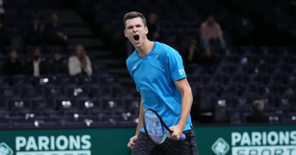 Hurkacz vira sobre surpresa Koepfer e vai às 4ªs no Masters de Paris