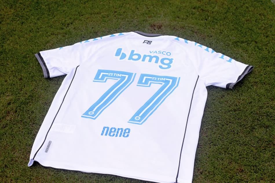 Vasco usará uniforme em apoio ao Novembro Azul na partida contra o Guarani; camisas serão leiloadas