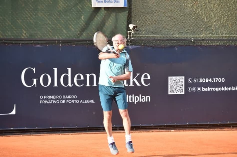'Tênis hoje é meu esporte', diz Paulo Roberto Falcão na disputa do Seniors em Porto Alegre