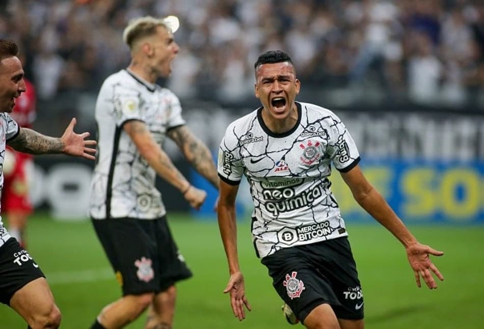 Cantillo celebra gol em vitória do Corinthians e suas conquistas recentes: ‘Muitas bênçãos’