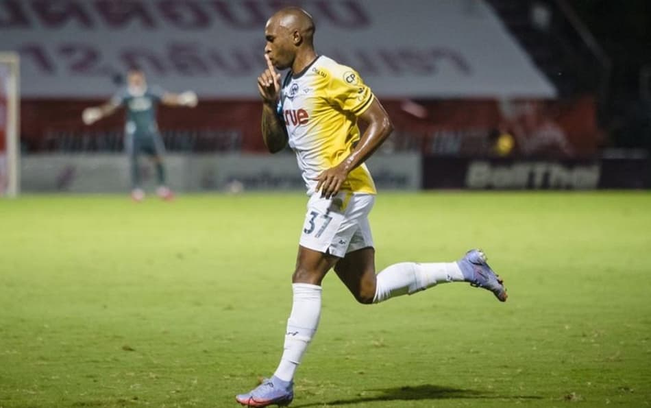 Perseguição ao líder na Thai League é comentada por ex-Vasco