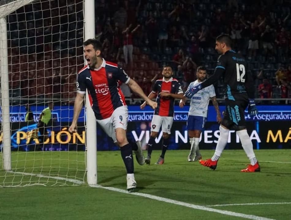 Estudiantes inova em anuncio de Mauro Boselli