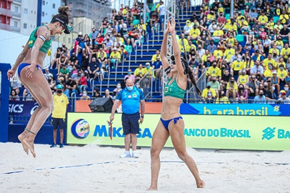 Bárbara Seixas e Carol Solberg foram campeãs na retomada do público ao Circuito (Foto: Wander Roberto/Inovafoto/CBV)