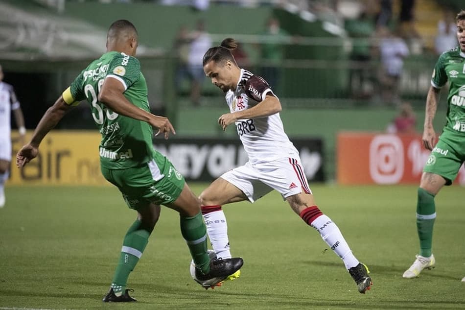 VÍDEO: veja os gols do empate do Flamengo com a Chapecoense pelo Brasileirão