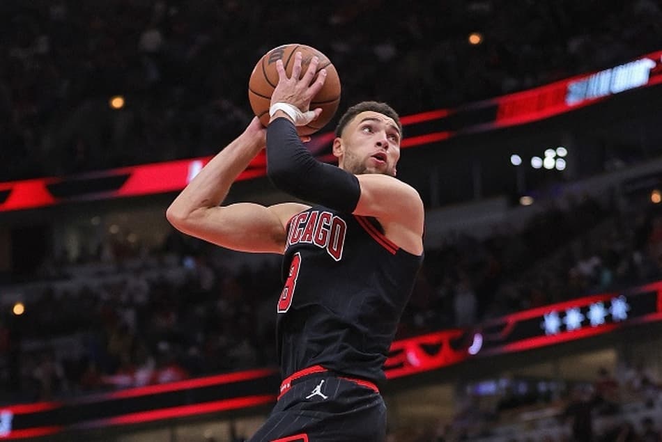 Zach LaVine dá enterrada 360 em vitória do Bulls; veja