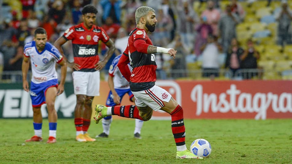 ATUAÇÕES: Gabi faz gol 100 pelo Flamengo, David Luiz esbanja talento e Diego se perde contra o Bahia