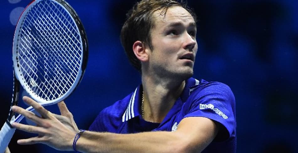Medvedev bate Zverev em jogão no ATP Finals
