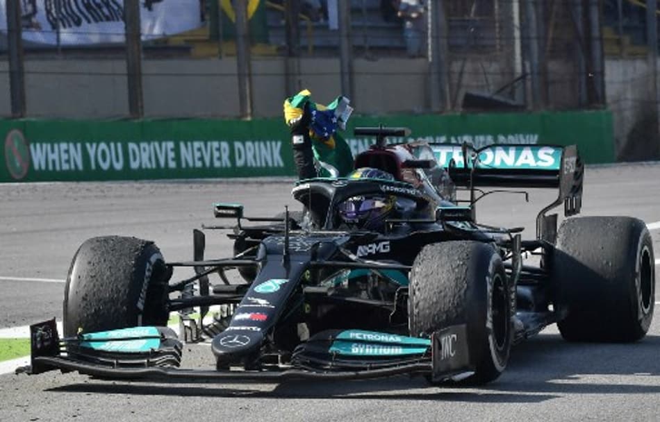 LANCE! Rápido: FIA toma decisão sobre disputa entre Verstappen e Hamilton e muito mais!