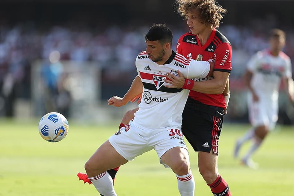 Expulso, Calleri vira desfalque do São Paulo para o Choque-Rei de quarta; assista ao lance!