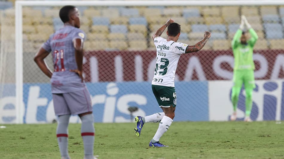 ATUAÇÕES: Dudu faz golaço, mas é expulso em derrota do Palmeiras para o Fluminense