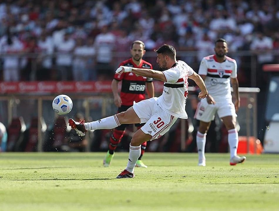 Calleri pede desculpas por expulsão em goleada sofrida pelo São Paulo: ‘Só quis dar o meu máximo’
