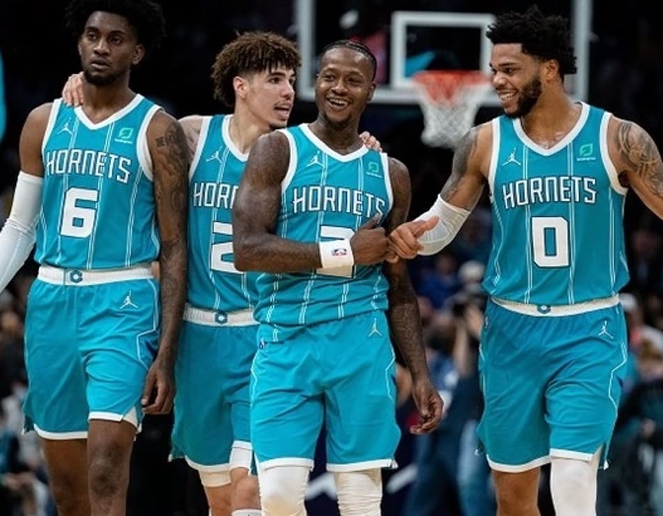 Hornets vence e quebra série vitoriosa do Warriors