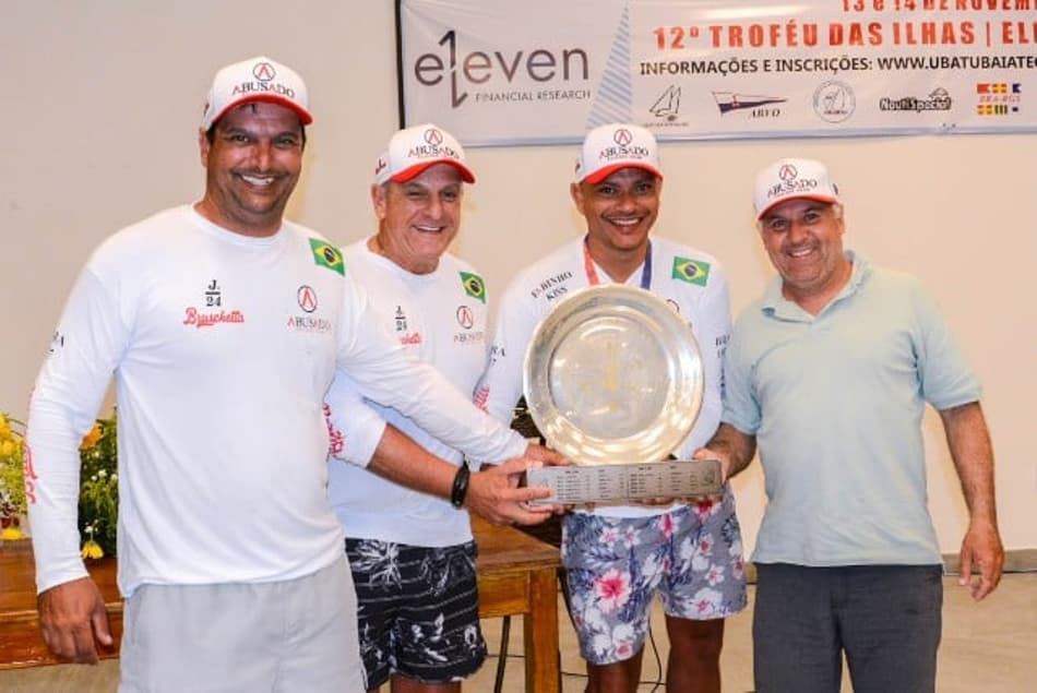 Barco tetracampeão Mundial leva o título do Troféu das Ilhas, em Ubatuba (SP)