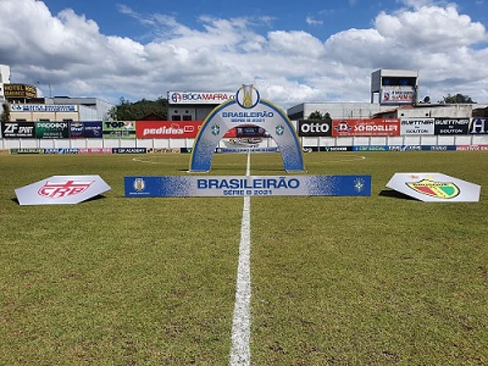 Com gol de Thiago Alagoano, Brusque vence CRB e sai do Z4 da Série B
