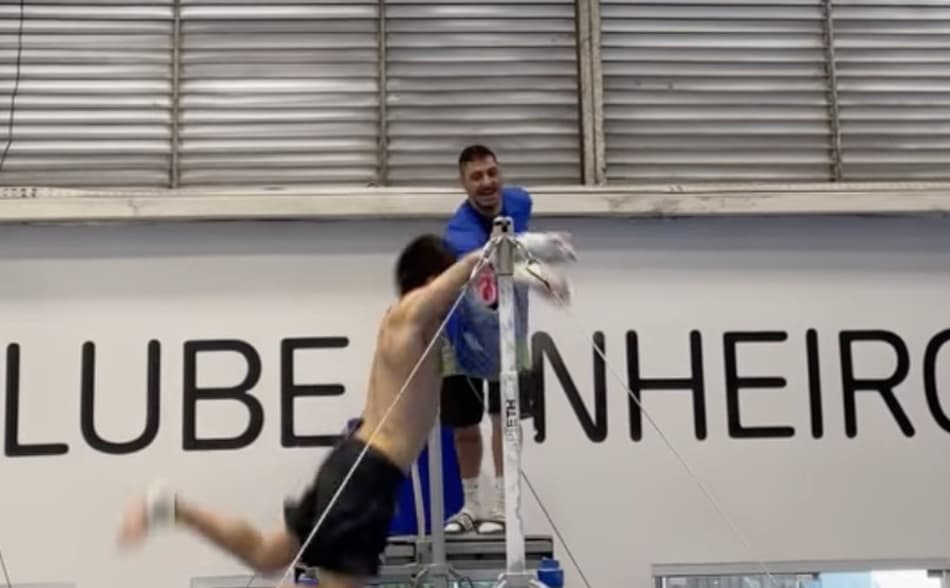 VÍDEO: Arthur Nory bate com rosto em barra e fratura o nariz