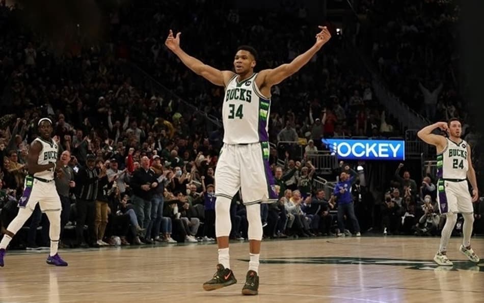 Antetokounmpo iguala feito de meio século na NBA