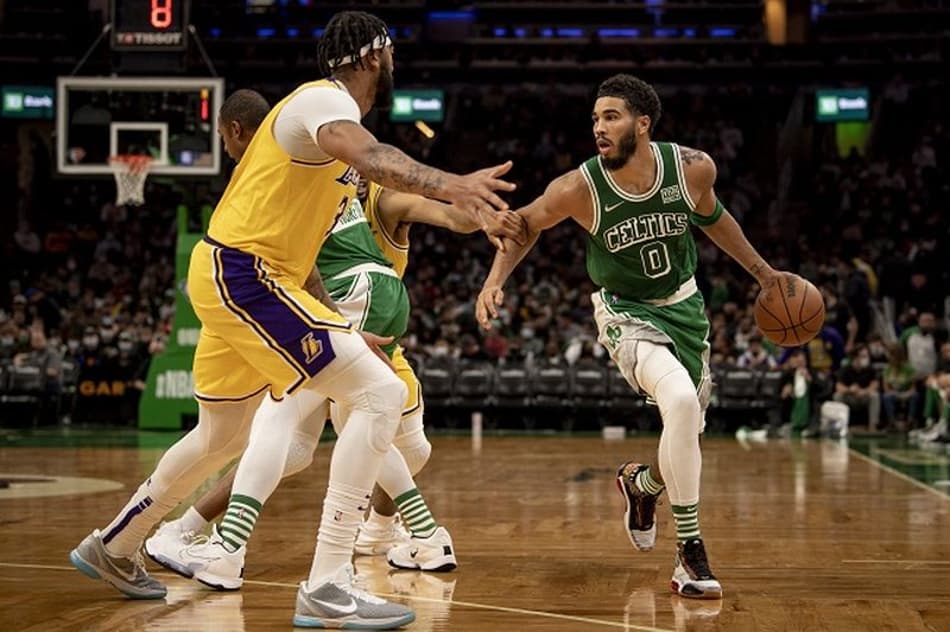 Em casa, Celtics atropela Lakers na volta de LeBron