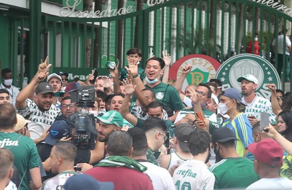 LANCE! Rápido: Festa da torcida do Palmeiras, decisões na Champions e revelação inusitada na Fórmula 1
