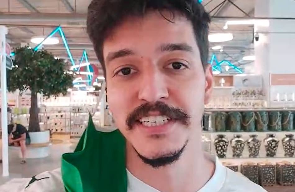 VÍDEO: Influencer do Palmeiras é barrado na fronteira com o Uruguai por falta de PCR; assista!