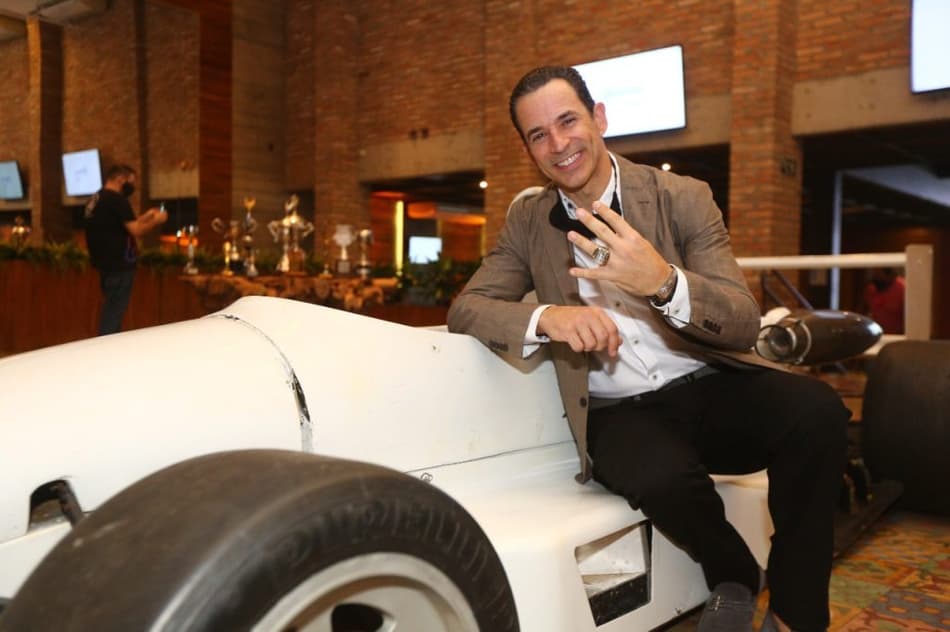 Papo com Helio Castroneves: 'Recarregando as baterias em Ribeirão Preto'