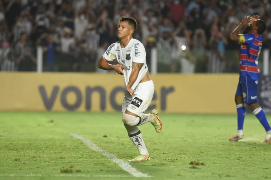 Santos vence o Fortaleza e atinge a meta contra o rebaixamento no Brasileirão