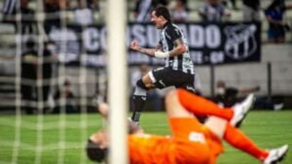 ATUAÇÕES: Corinthians toma gols após falhas de Cássio e João Pedro e perde para o Ceará no Castelão