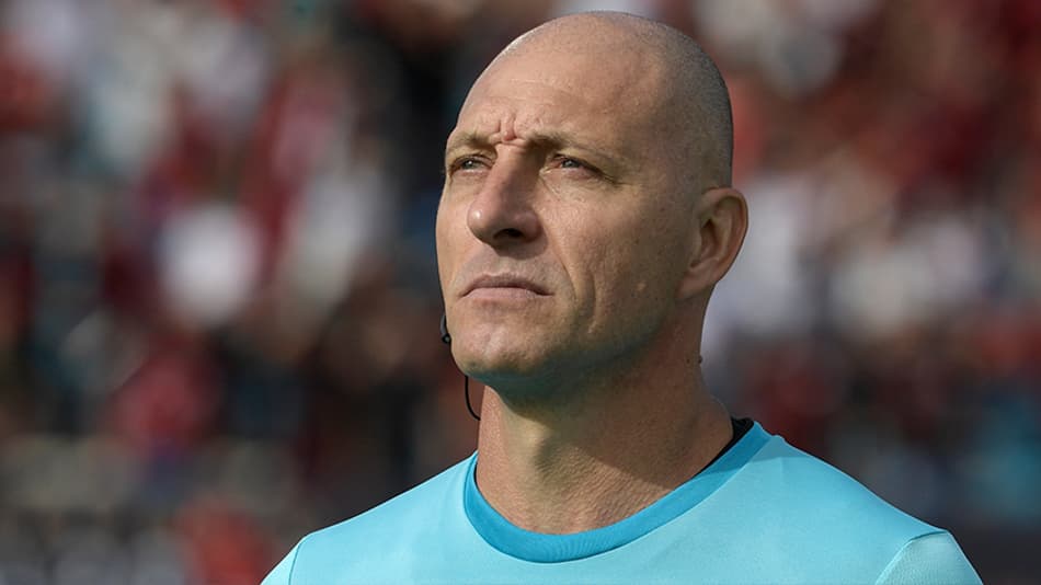 Lendário árbitro sul-americano, Néstor Pitana encerra a sua carreira